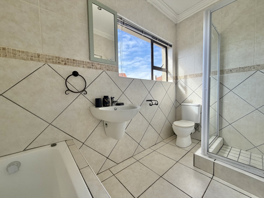 3 Bedroom Property for Sale in Jeffreys Bay Central Eastern Cape